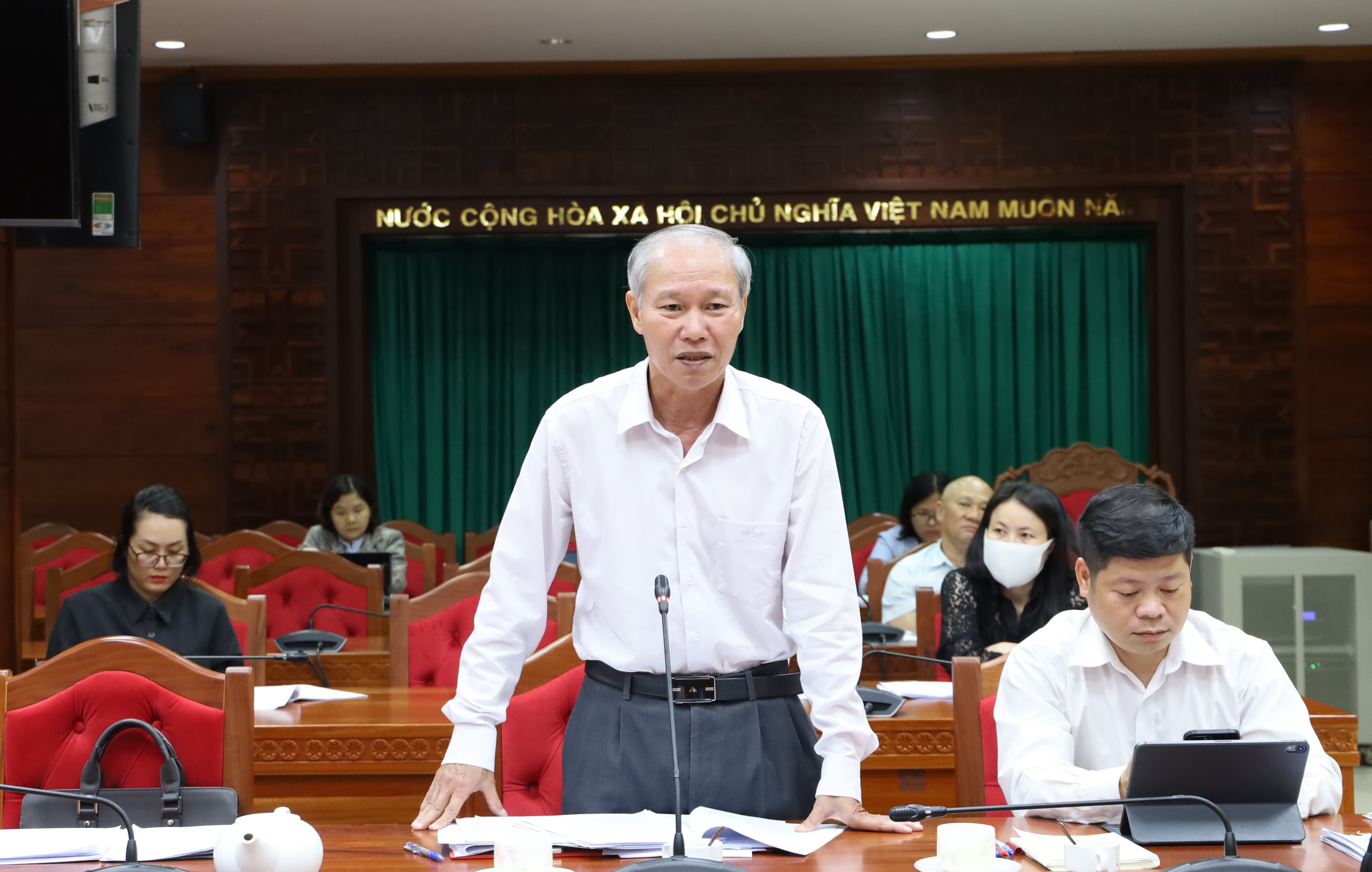 Giám đốc Sở Văn hóa, Thể thao và Du lịch Thái Hồng Hà phát biểu tại cuộc họp